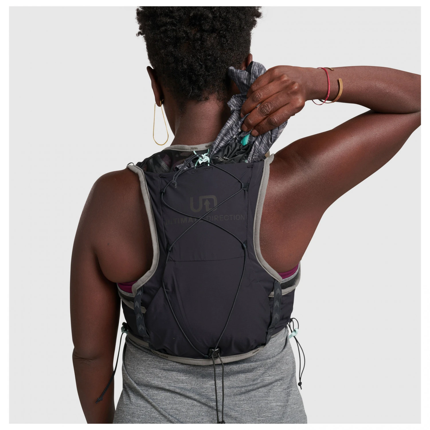 Ultimate Direction Women's Race Vesta 6.0 - Trail Running Backpack 11 Ultimate Direction Women's Race Vesta 6.0 - Trail Running Backpack - Image 9